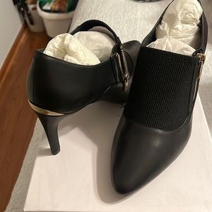 Calvin Klein Jalana Women's Size 9.5 black Heels Classic Pumps Shoes